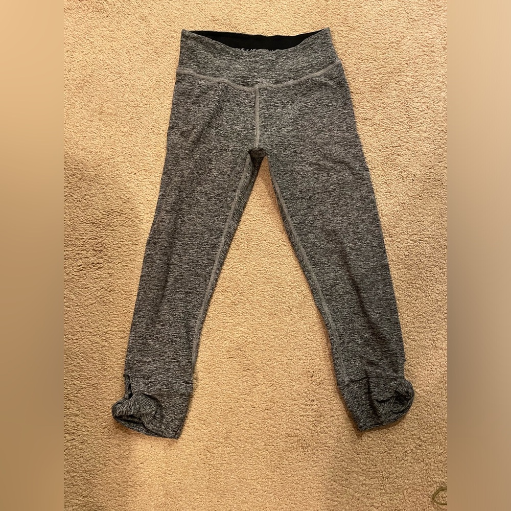 Beyond Yoga Women’s Cropped Gray Leggings